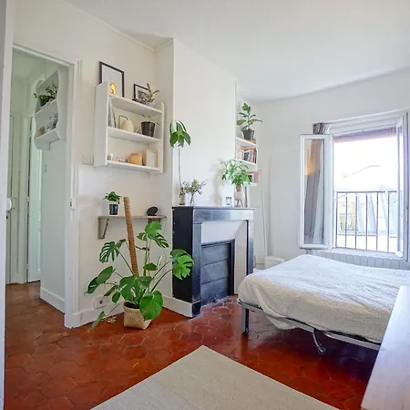 Charming Studio With Balcony Near Nation Apartman *